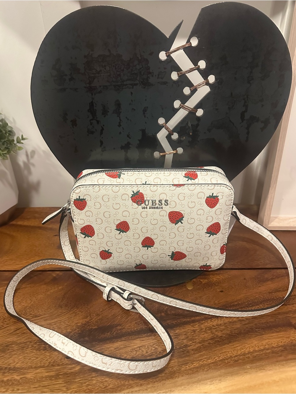 Guess Layla Strawberry Print Crossbody Bag White Red Summer Purse - Picture 4 of 12